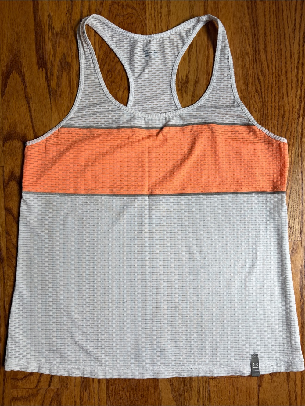 Under Armour Women’s Racerback Tank Top w/ reflective accents. Medium
